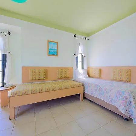 Garden Club Resort 4*