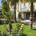 Garden Club אתר נופש 4*