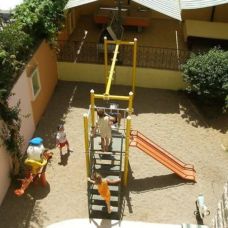 Garden Club Complex
