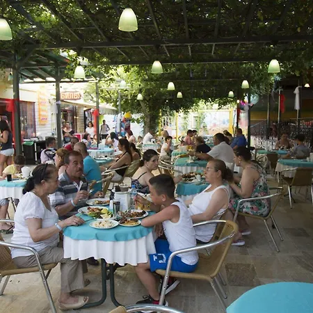 Garden Club אתר נופש 4*