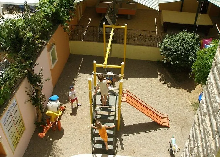 Garden Club Complex
